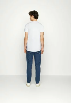 TOM TAILOR DENIMV-NECK - T-shirt - Bas - White -Tom Tailor Denim Försäljning 23f322e2df47403b94263efc04fc8672 scaled