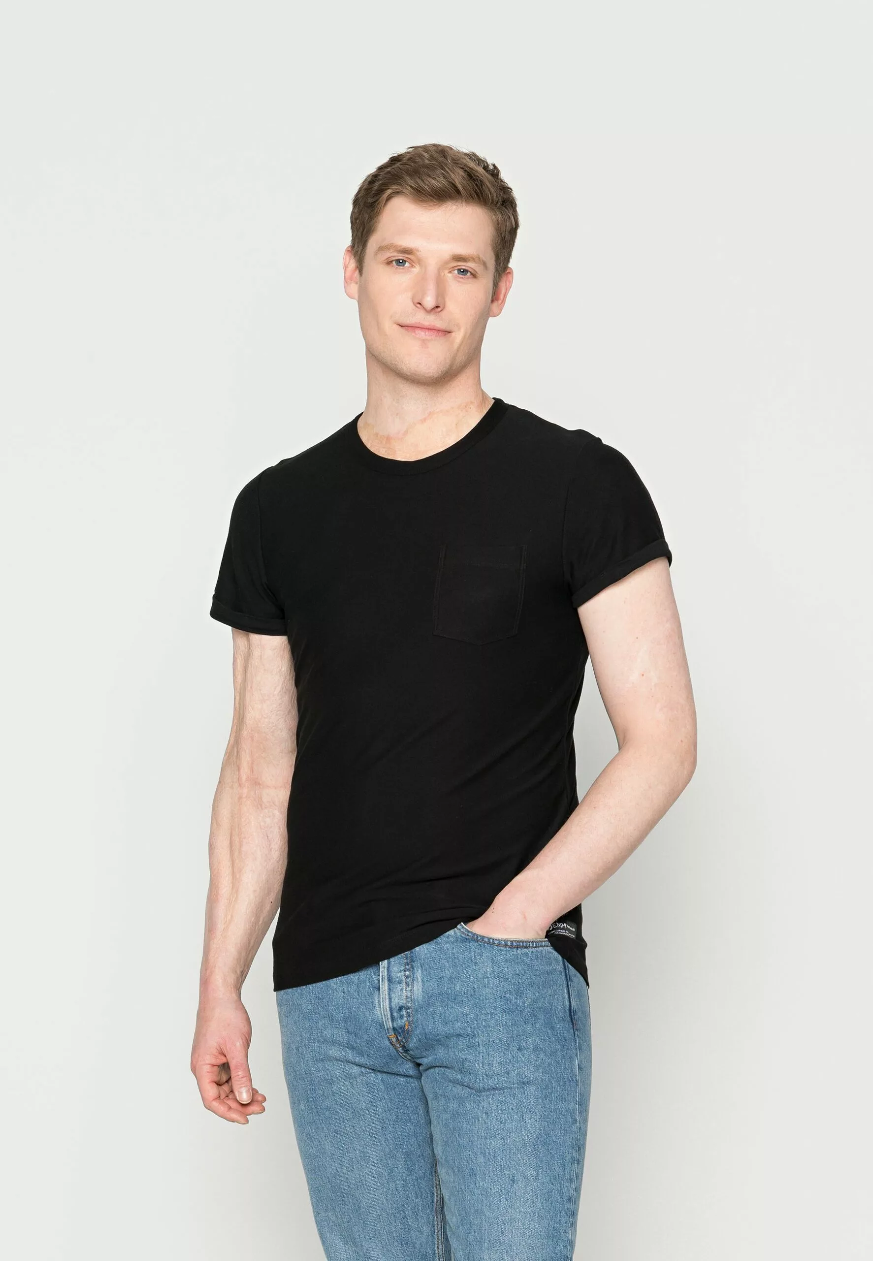TOM TAILOR DENIMWITH POCKET AND TURNUP - T-shirt - Bas - Black 3 TOM TAILOR DENIMWITH POCKET AND TURNUP - T-shirt - Bas - Black
