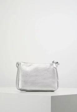 TOM TAILOR DENIMCILIA - Axelremsväska - Silber -Tom Tailor Denim Försäljning 35d996d0ad5a4eb19e1945f4089fd0c3