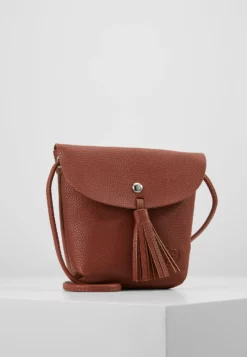 TOM TAILOR DENIMIDA - Axelremsväska - Cognac