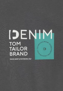 TOM TAILOR DENIMPRINTED CREWNECK - T-shirt Med Print - Quiet Mid Grey -Tom Tailor Denim Försäljning 5b18f3ea9f3342ee8f915b1d076af74f scaled