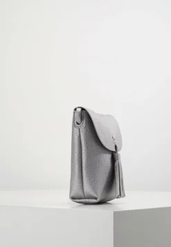 TOM TAILOR DENIMIDA - Axelremsväska - Silber 11 TOM TAILOR DENIMIDA - Axelremsväska - Silber -Tom Tailor Denim Försäljning 832f624963824ad29992df2300600fac