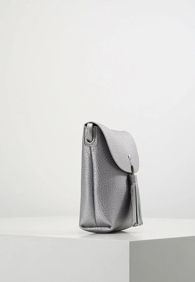 TOM TAILOR DENIMIDA - Axelremsväska - Silber 6 TOM TAILOR DENIMIDA - Axelremsväska - Silber - Bild 4