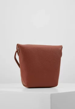 TOM TAILOR DENIMIDA - Axelremsväska - Cognac -Tom Tailor Denim Försäljning 98263e0268b94523a1810a3bc13634b7