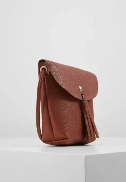 TOM TAILOR DENIMIDA - Axelremsväska - Cognac -Tom Tailor Denim Försäljning ec5e36c37584417eb8c5334e7a4ceced